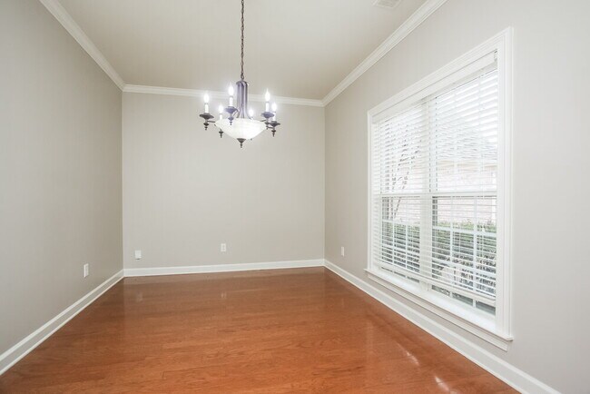 Building Photo - 2885 Liverpool Ln