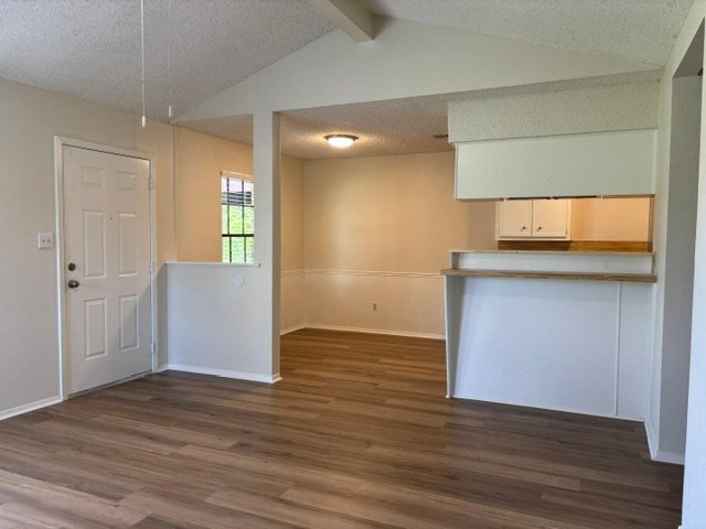 Building Photo - 702 Ranch Rd
