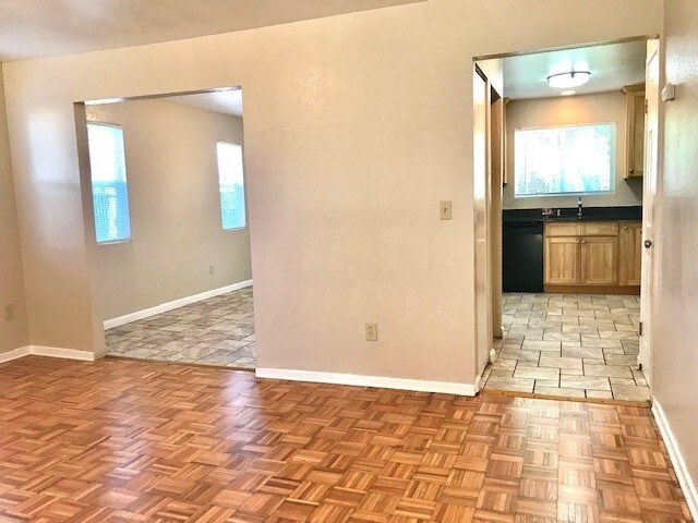 Primary Photo - 3 bed 1.5 bath Townhouse in Richmond - AVA...