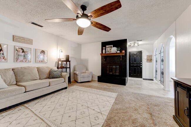 Building Photo - 303 Manning Dr