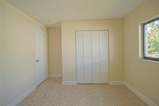 Building Photo - 5720 SW 26th St