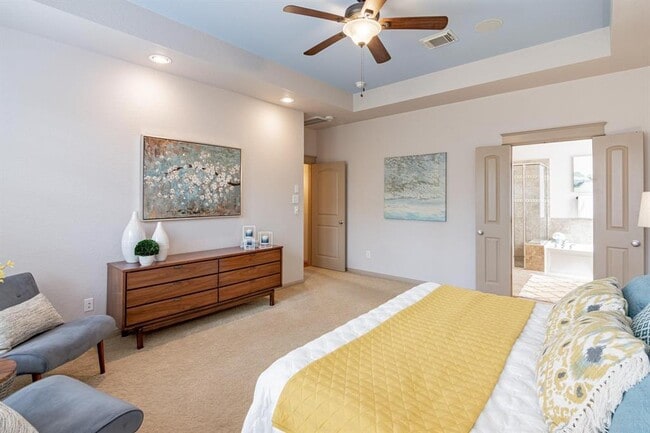 Building Photo - 27 S Mews Wood Ct