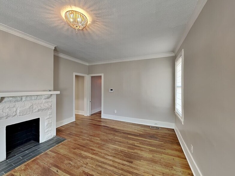 Building Photo - 815 N Watkins St