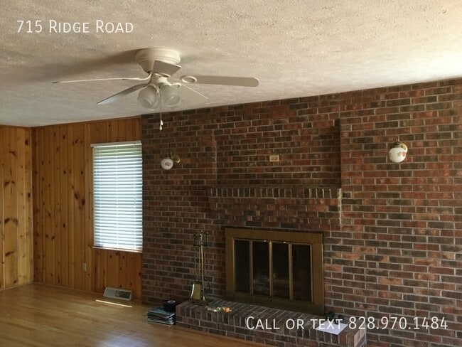Building Photo - 715 Ridge Rd