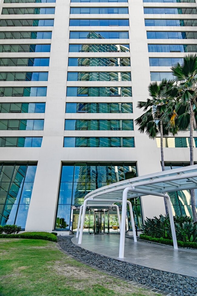 Building Photo - Fully Furnished and Spacious 2 Bedroom 2 Bath - OCEAN VIEW!