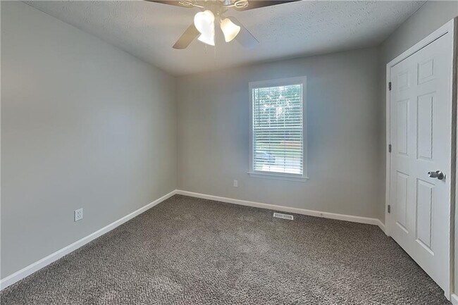 Building Photo - 336 Paradise Cir