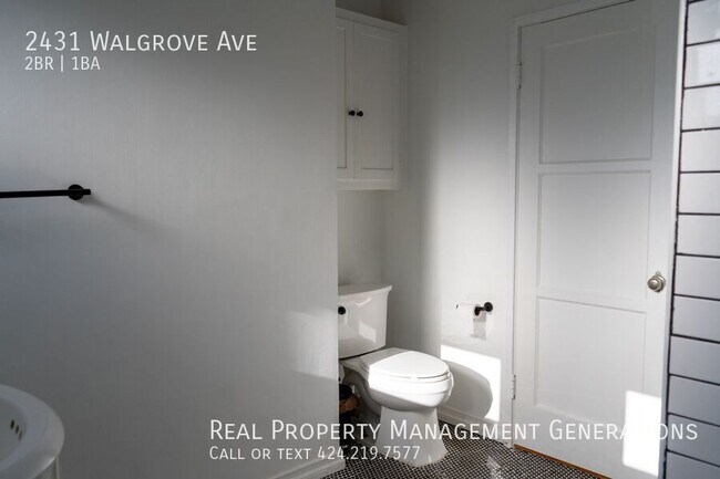 Building Photo - 2431 Walgrove Ave