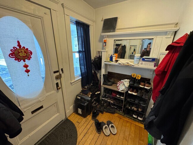 Building Photo - 9-11 Burnham St