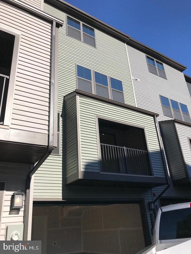 Building Photo - 12992 Hattontown Square