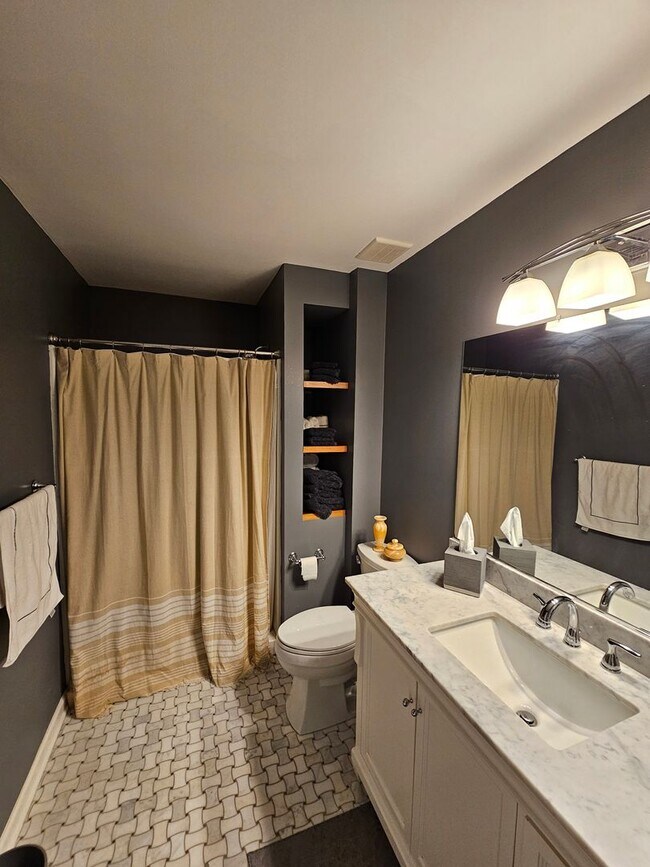 Building Photo - 5648 Beacon Hill Dr