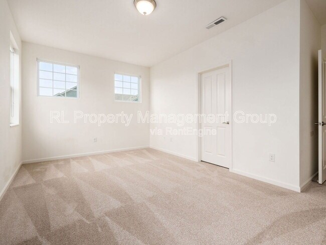 Building Photo - 5861 Yellowfin Ln