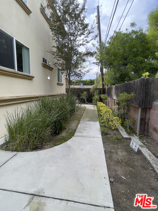 Building Photo - 15939 Victory Blvd