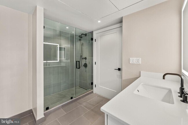 Building Photo - 925 N Fairfax St