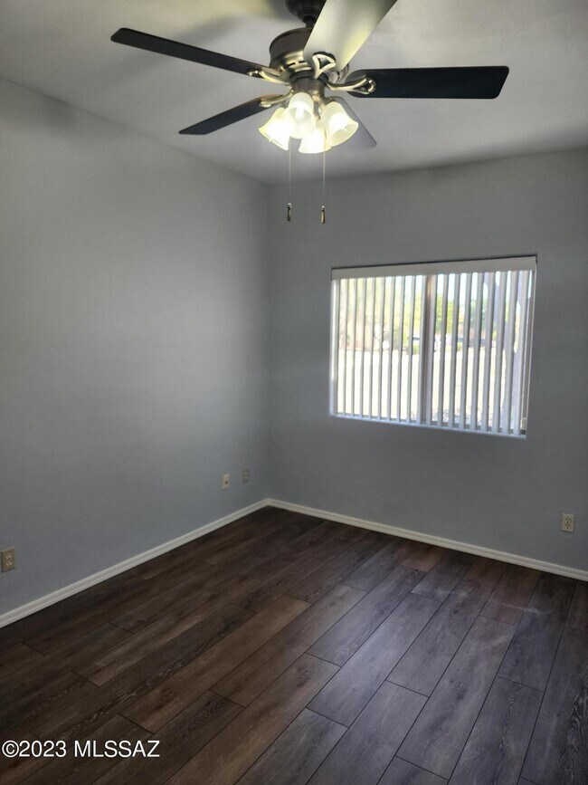 Building Photo - 5461 N Willow Thicket Way