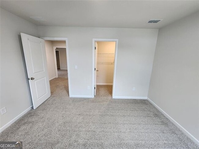 Building Photo - 235 Vly Oak Dr