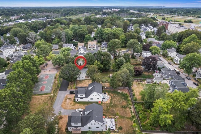 Building Photo - New England Style Farm House for RENT in P...