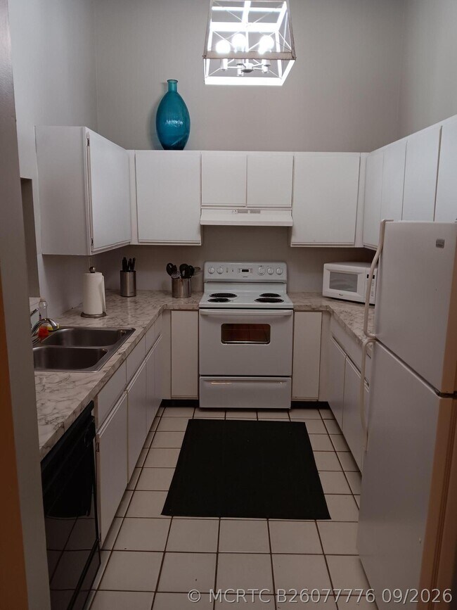 Building Photo - 1507 Hawthorne Pl