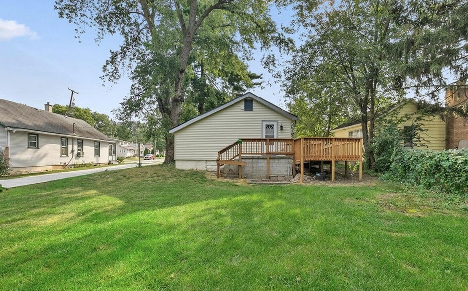 Building Photo - 2115 Oakwood Ave NE