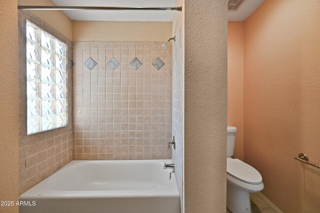 Building Photo - 1022 W Estrella Dr