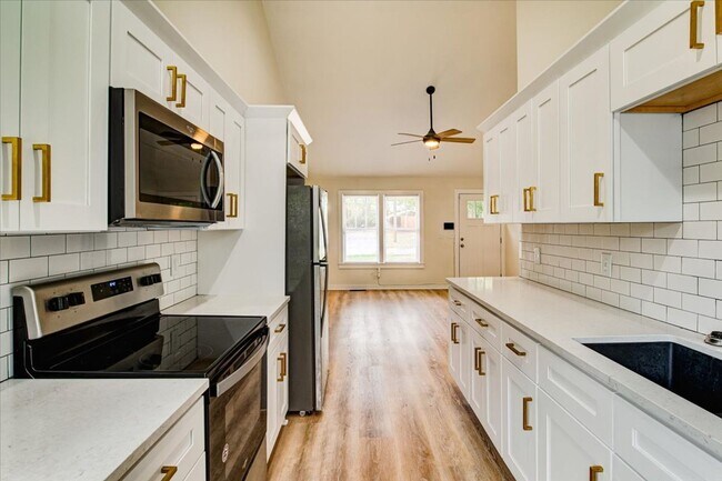 Building Photo - Welcome to this beautifully renovated cond...