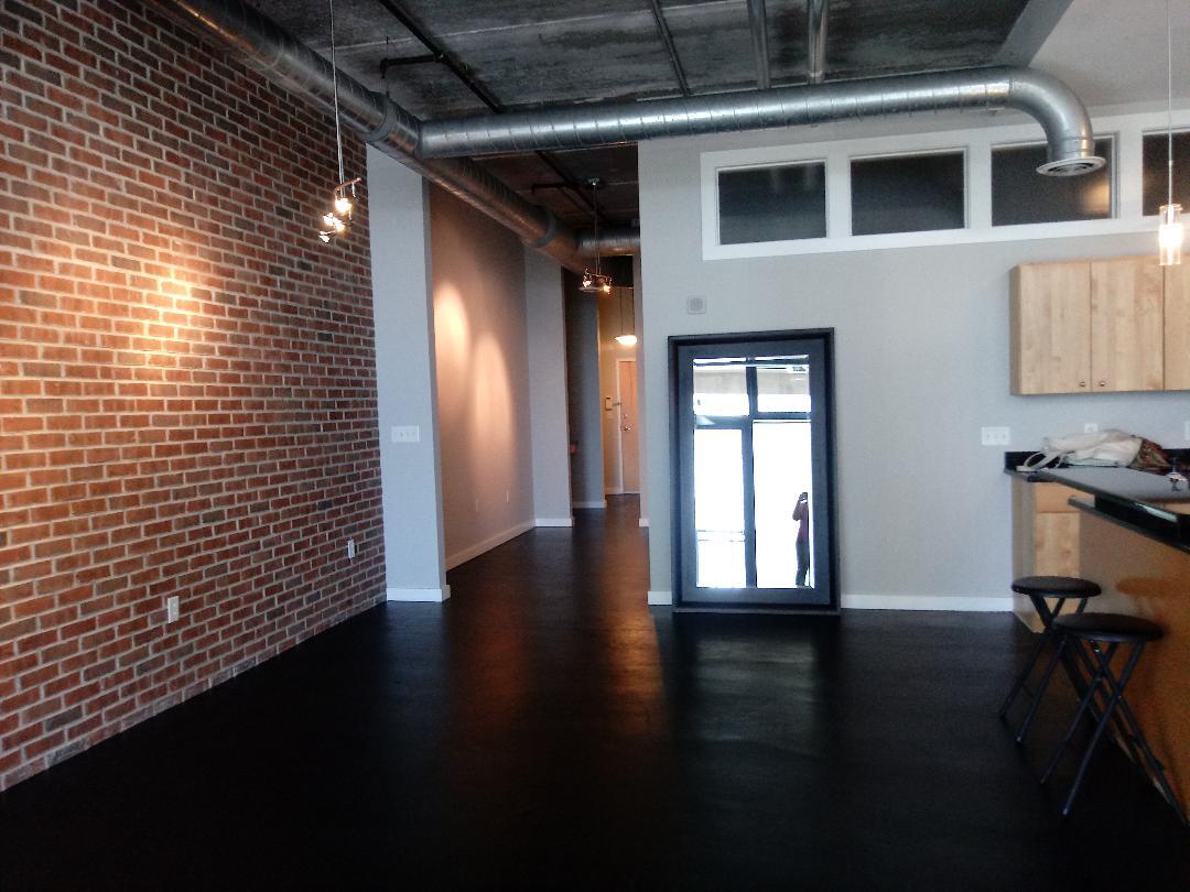 Entry - 175 2nd St S