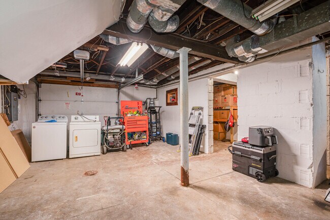 Building Photo - 710 Highland Ave