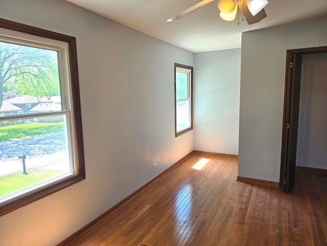 Building Photo - 1234 N Lyle Ave
