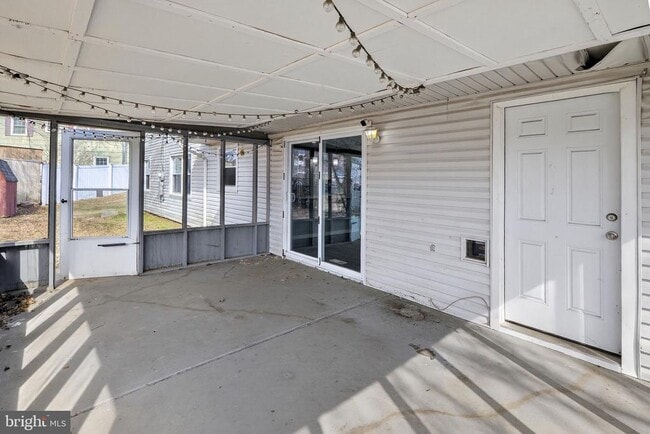 Building Photo - 55 Ember Ln