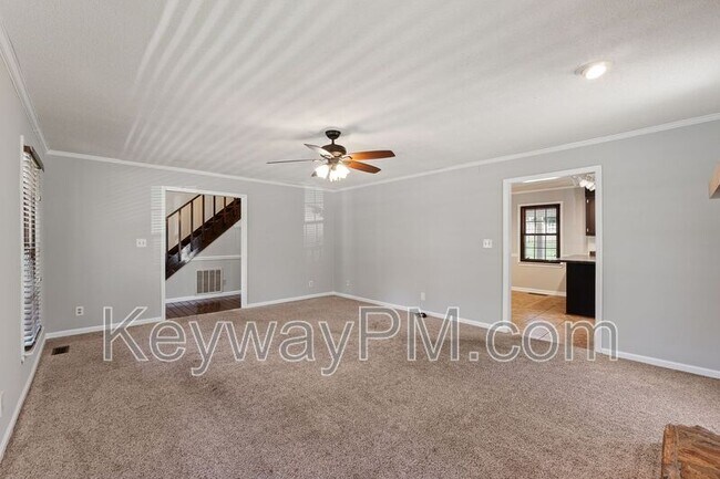 Building Photo - 255 Silver Maple Rd