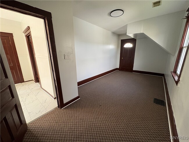 Building Photo - 143 Reo Ave