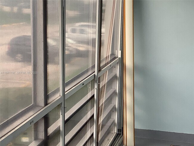 Building Photo - 60 Windsor C