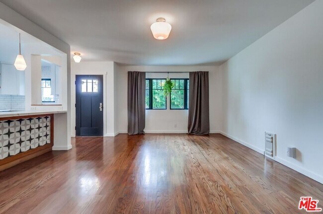 Building Photo - 3725 Edenhurst Ave