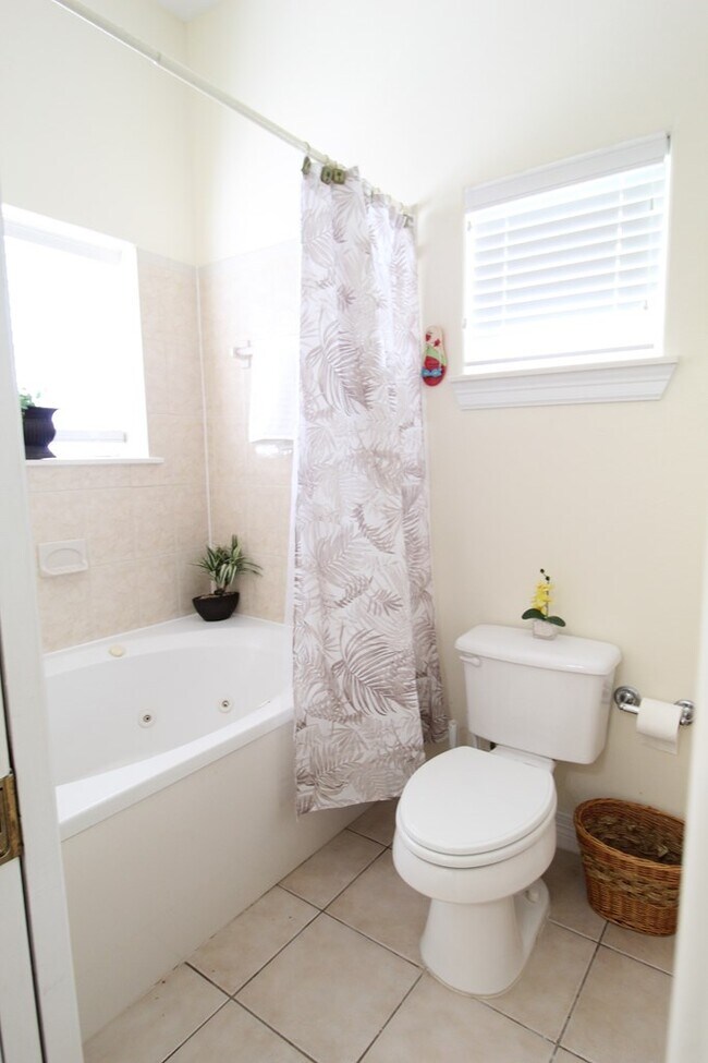 Building Photo - 107 E Swordfish St