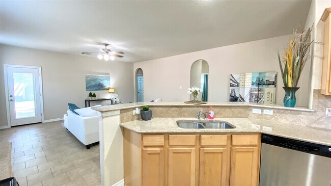 Building Photo - 314 River Briar Ln