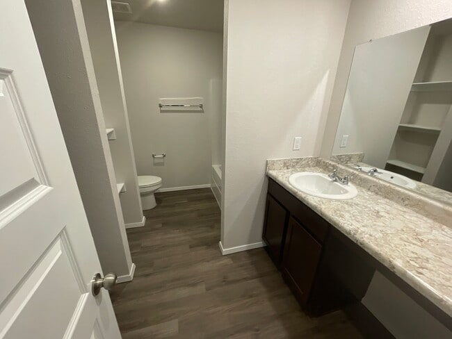 Building Photo - Pre-Leasing Now! Beautiful 3-Bedroom, 2-Bath Home in Barberry Court | Available August 12