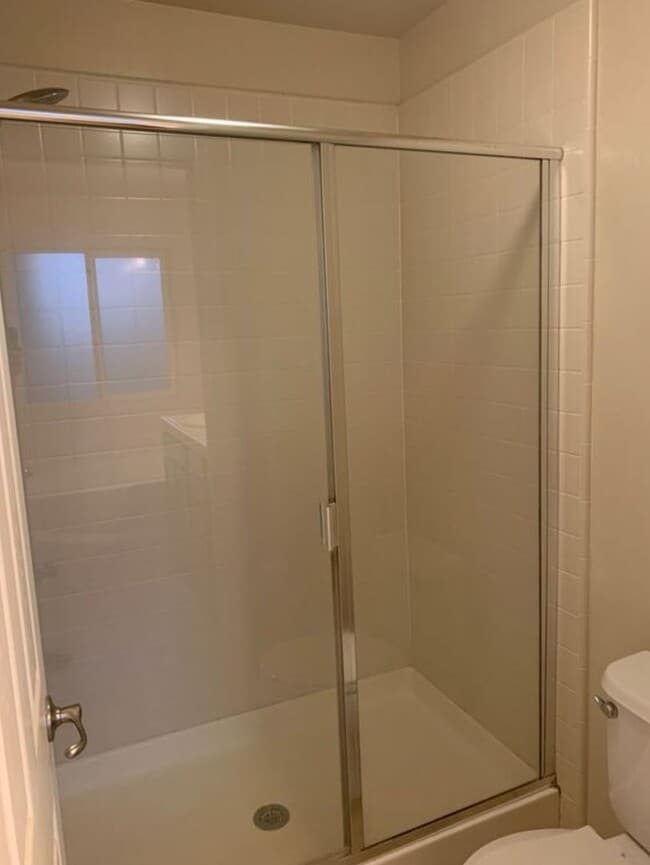 Building Photo - Beautiful and spacious 3 bedroom!
