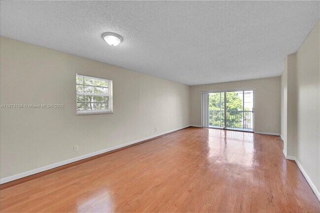 Building Photo - 1100 NW 87th Ave