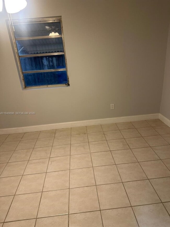 Building Photo - 1705 NE 157th Ter