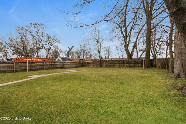 Building Photo - 5806 Alanadale Dr