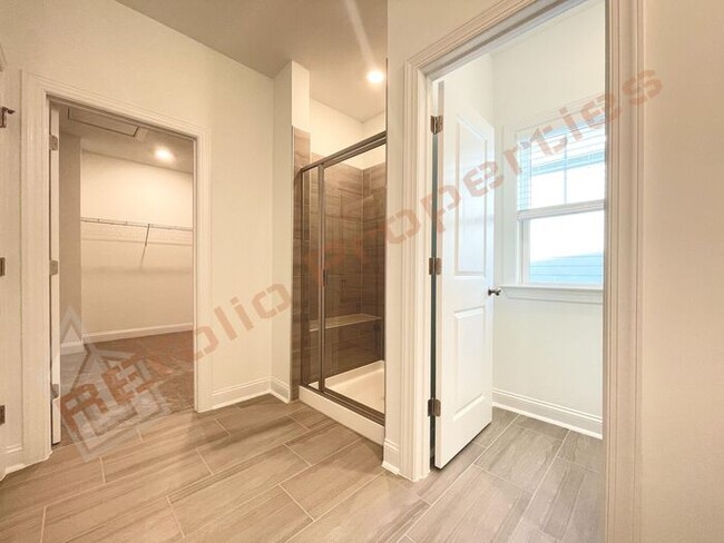 Building Photo - Beautiful Brand New 4 Bedroom, 3 Bathroom ...