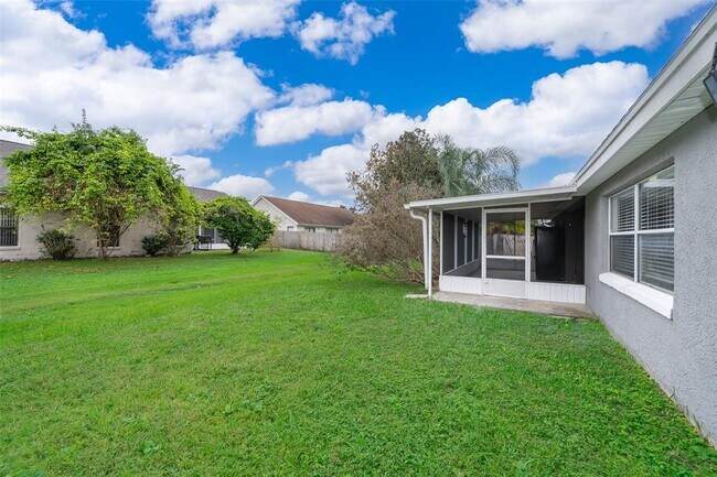 Building Photo - 2425 Rolling Broak Dr