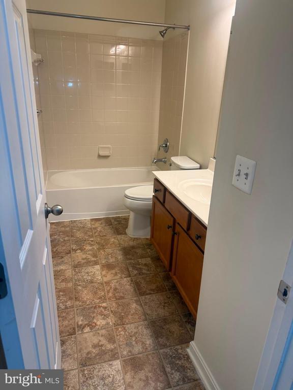 Building Photo - 3565 Eagle Ridge Dr