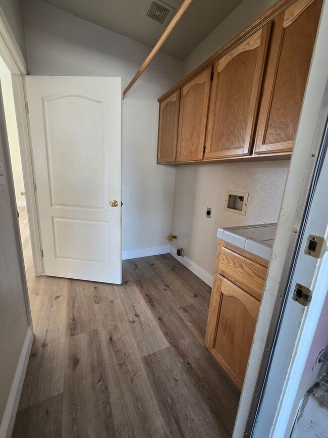 Building Photo - 4 BR + Flex 2 BA Available 9/15
