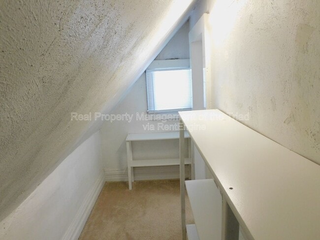 Building Photo - 810 Brent St SW