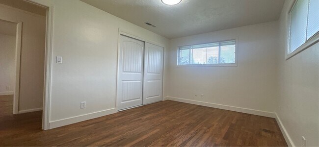 Building Photo - 938 Madison St