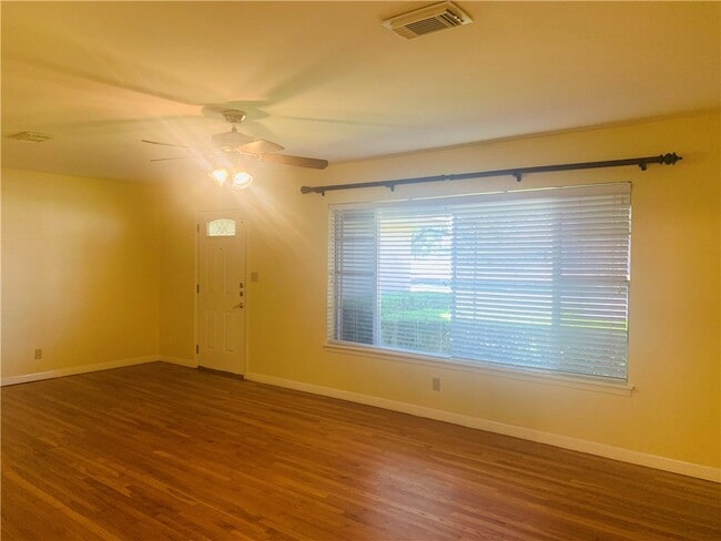 Building Photo - 307 N San Marcos St