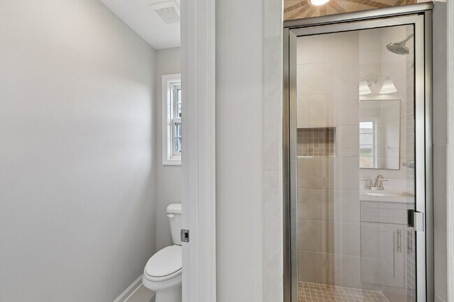 Building Photo - 383 Kingland Ln