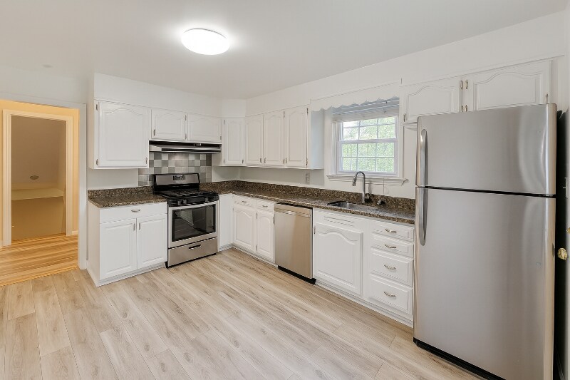 Building Photo - 4902 Elsmere Ave