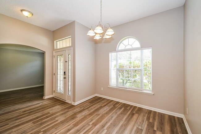 Building Photo - 1747 Northglen Cir