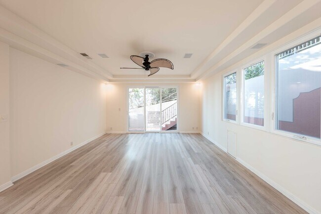 Building Photo - 3355 Palo Vista Dr